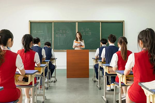 山东港口工程高级技工学校举行送考仪式给考生鼓劲助威